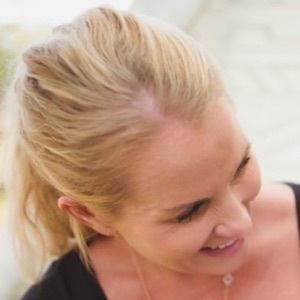 Jennifer Snowden, 43 (现实之星)