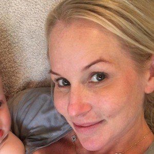 Jennifer Snowden, 43 (现实之星)