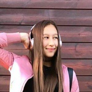Jennifer4300, 19 (TikTok Star)