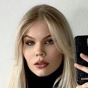 Jenny Allner, 25 (TikTok Star)