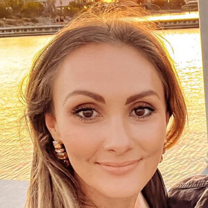 Jenny Ashbay, 35 (Blogger)