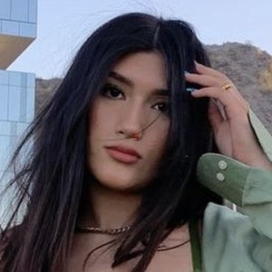 Jenny Barro, 25 (Star di YouTube)