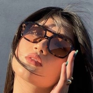 Jenny Barro, 25 (YouTube Star)