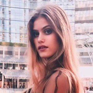 Jenny De Nucci, 23 (Estrella de Telerrealidad)