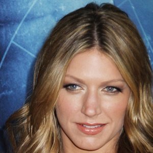 Jes Macallan image 3