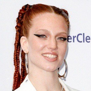 Jess Glynne, 36 (流行歌手)