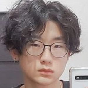 Jesse Kim, 23 (TikTok Star)