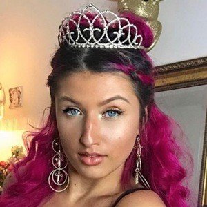 Jessica Ballinger, 27 (TikTok Star)