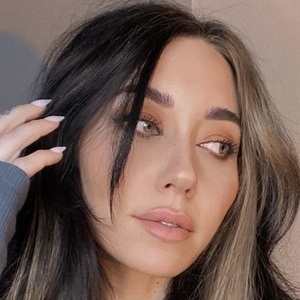 Jessie Serra, 38 (Instagram Star)