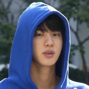Jin, 32 (Ca sĩ nhạc Pop)