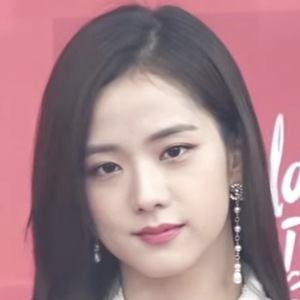 Jisoo Kim, 30 (Ca sĩ nhạc Pop)