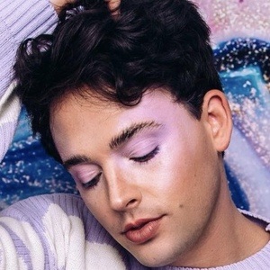 JJ Niemann, 30 (舞台演員)