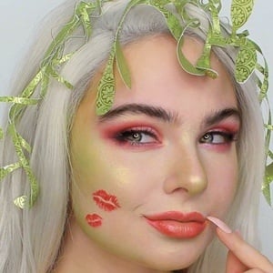 JOAN KRU, 22 (化妝師)