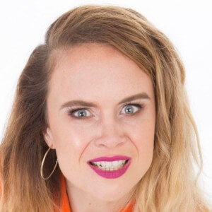 Joanne McNally, 42 (喜劇演員)