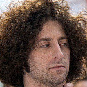 Joe Trohman, 41 (Gitarrist)