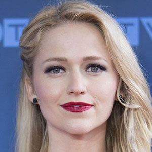 Johanna Braddy, 36 (Nữ diễn viên truyền hình)