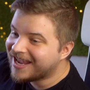 Joinen, 30 (Star di YouTube)