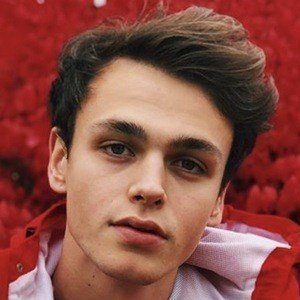 Jonah Marais, 27 (Поп-певец)