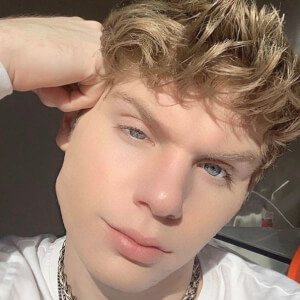 Jonas Bridges, 24 (TikTok Star)