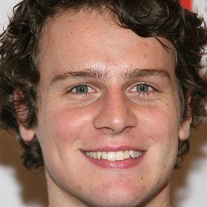 Jonathan Groff, 40 (Diễn viên sân khấu)
