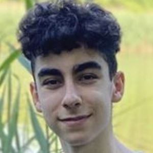 Jonathan Sinyavsky, 20 (Звезда Тиктока)