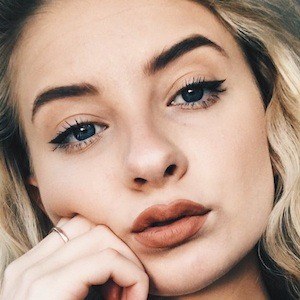 Jonlyn Elizabeth, 27 (YouTube Star)