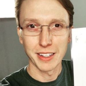 Jordan Woods-Robinson, 40 (Actor de Televisión)