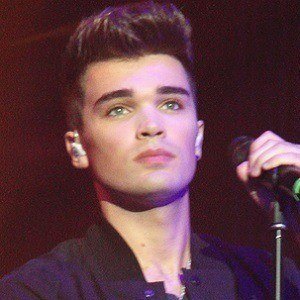 Josh Cuthbert, 33 (Cantante Pop)