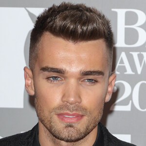 Josh Cuthbert, 33 (Popsänger)