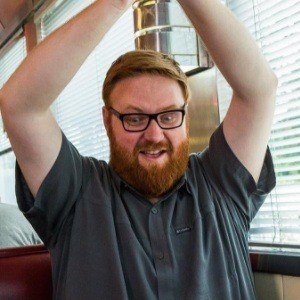 Josh Denny, 42 (TV Show-Gastgeber)