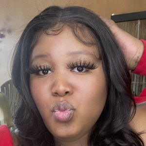 Jstlivinbby, 34 (Instagram明星)