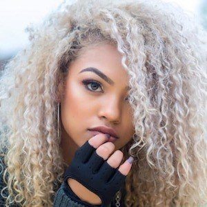 Juanialys, 25 (Instagram Star)