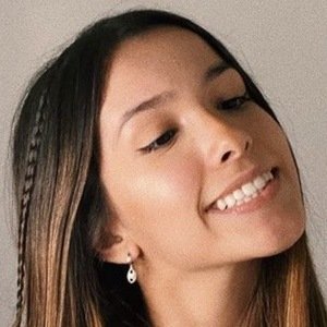 Julia Alves image 2