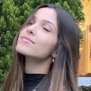 Julia Alves image 3