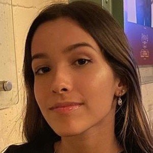 Julia Alves image 6