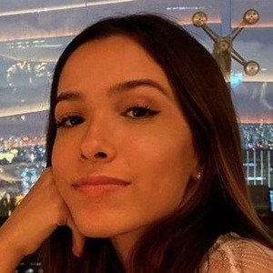 Julia Alves image 8