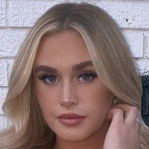 Julia Brads, 27 (TikToker)