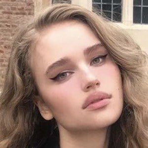 Julia Gisella, 26 (Illustrator)