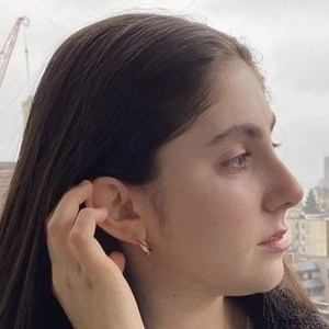 Julia Marley, 23 (Atriz De Televisão)