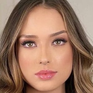 Julia Rossi, 19 (TikTok Star)