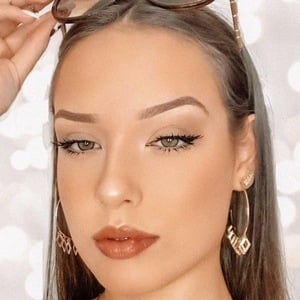 Julia Rossi, 19 (TikTok Star)