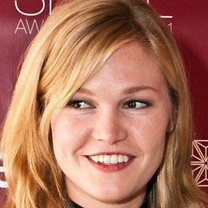 Julia Stiles image 3