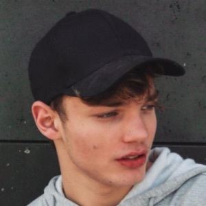 Julian Martel, 24 (流行歌手)