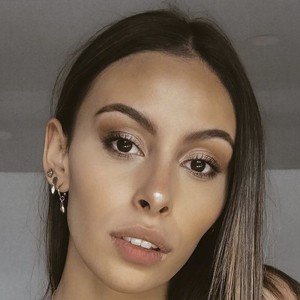 Juliana Pérez, 27 (流行歌手)