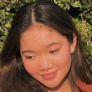 Julianna Revilla, 19 (Ca sĩ nhạc Pop)