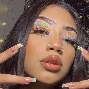 Julie Garza, 23 (TikTok明星)