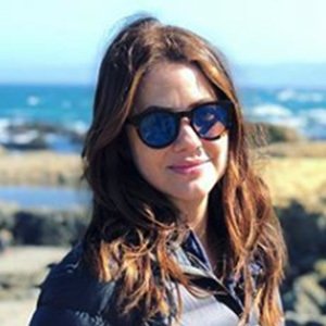 Julie Gonzalo, 44 (电视女演员)