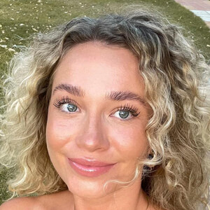 Julie Hocke, 28 (Instagram Star)