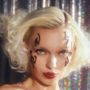 July Jones, 29 (流行歌手)