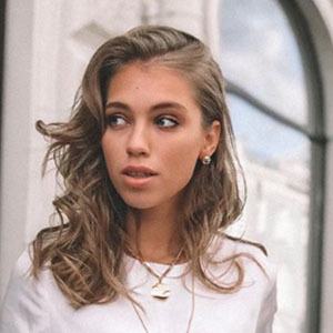 July Suntcova, 31 (Instagram明星)